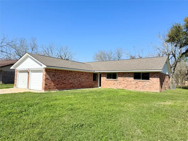 $195,000 | 1415 Avenue C, Danbury, TX 77534