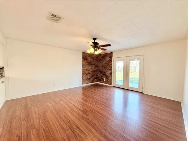 $195,000 | 1415 Avenue C, Danbury, TX 77534