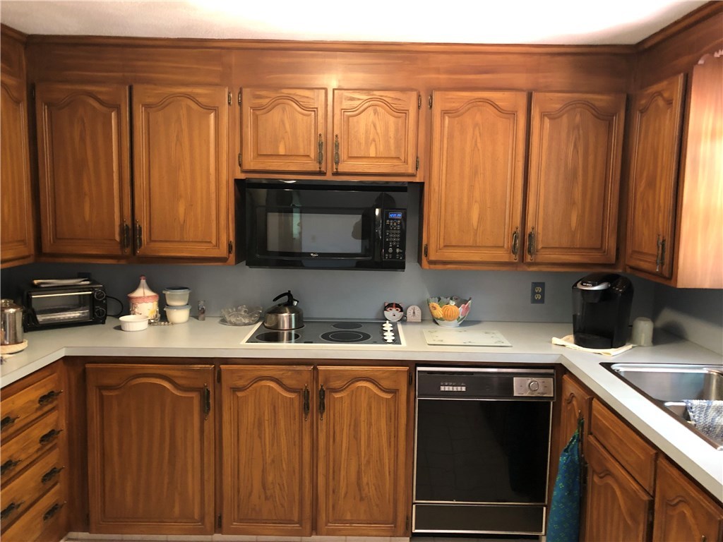 2 Gilbert Street Warwick, RI 02886 - Photo 7 of 27 Gallery Image 7