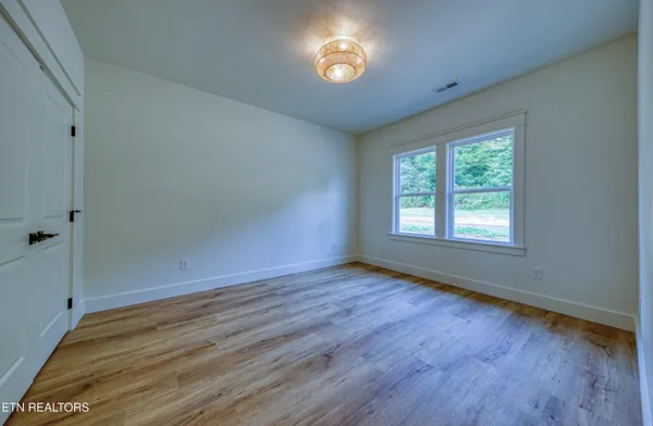 $425,000 | 160 Huckleberry Hollow, Kingston, TN 37763