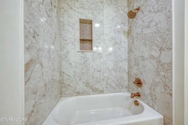 $425,000 | 160 Huckleberry Hollow, Kingston, TN 37763