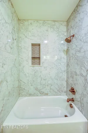 $425,000 | 160 Huckleberry Hollow, Kingston, TN 37763