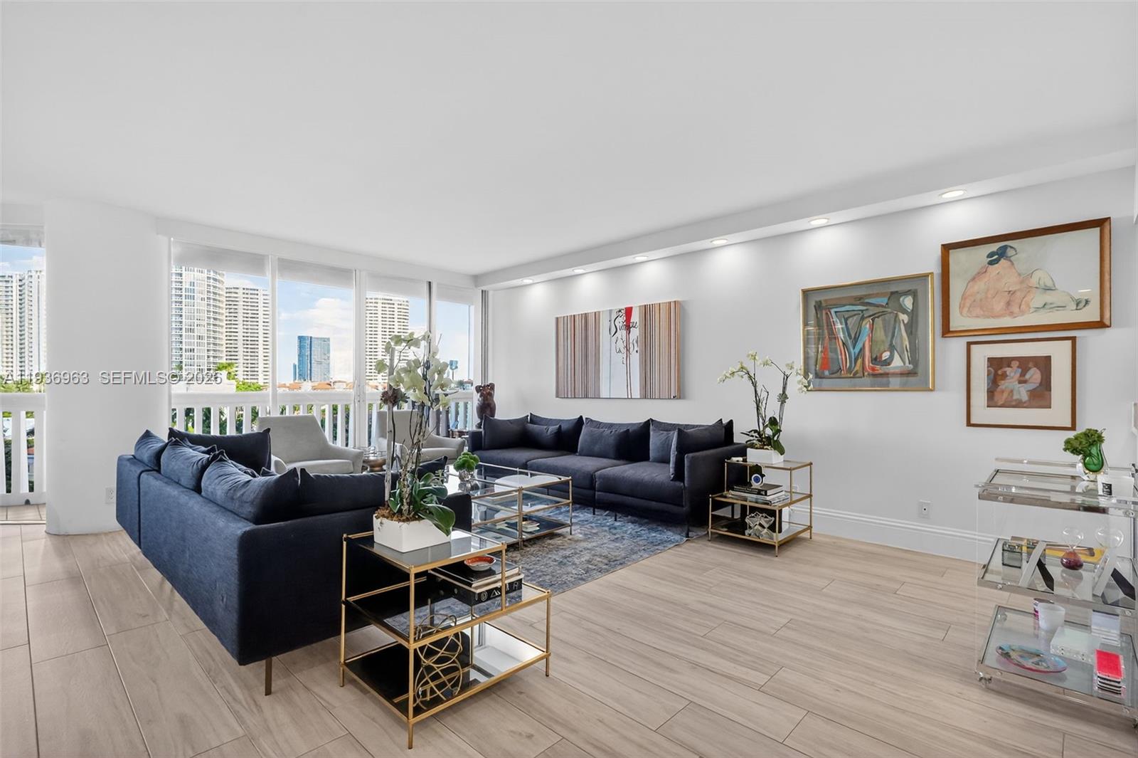 1000 East Island Blvd Unit 707  