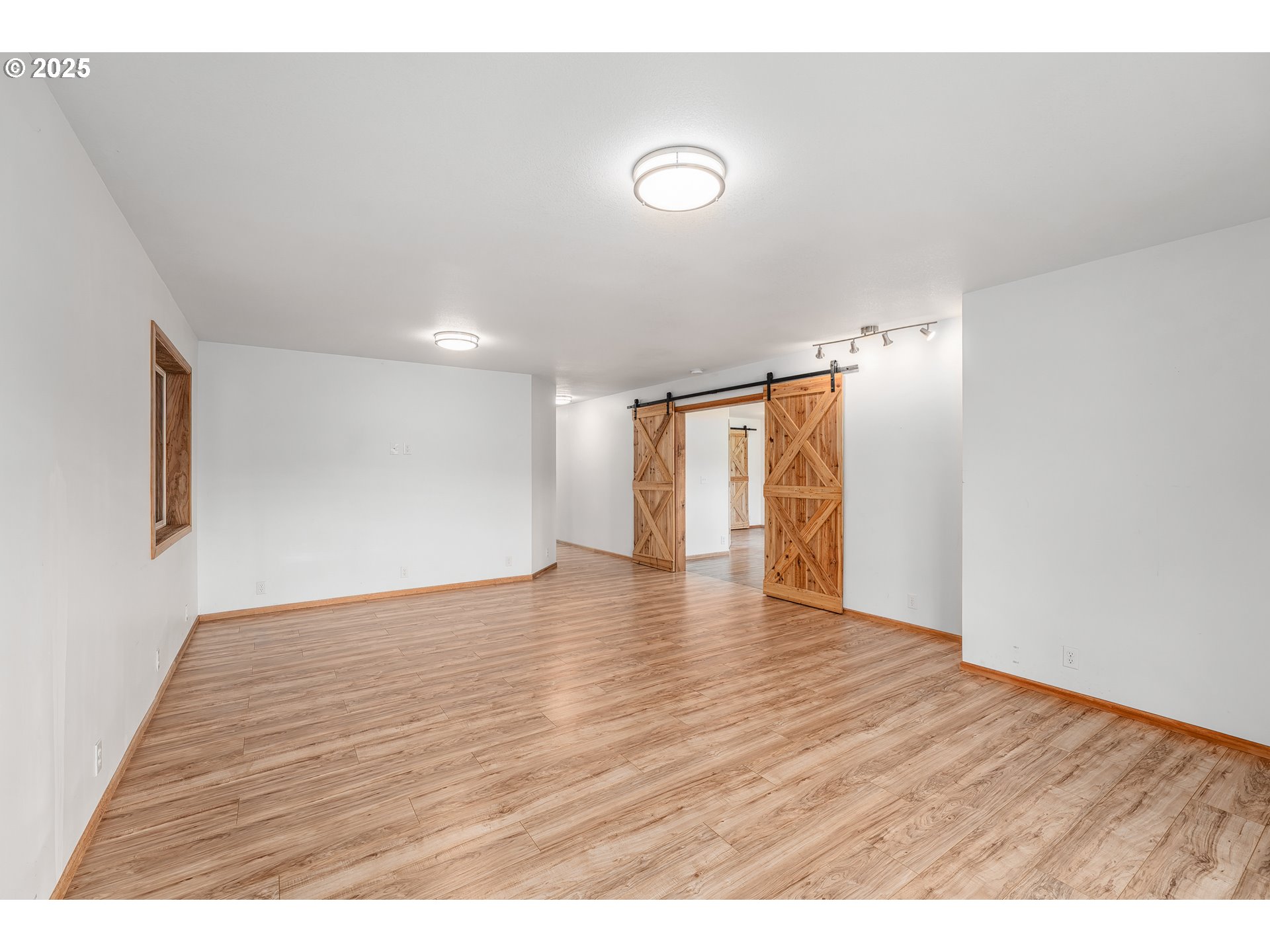 250 Valley View Road Sutherlin, OR 97479 - Photo 12 of 46 Owner's Suite Bathroom