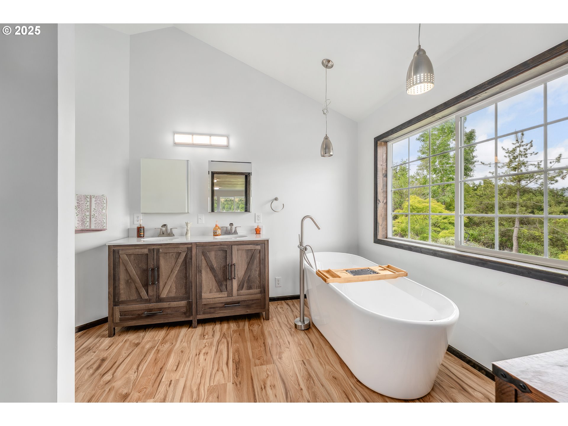 250 Valley View Road Sutherlin, OR 97479 - Photo 16 of 46 Laundry