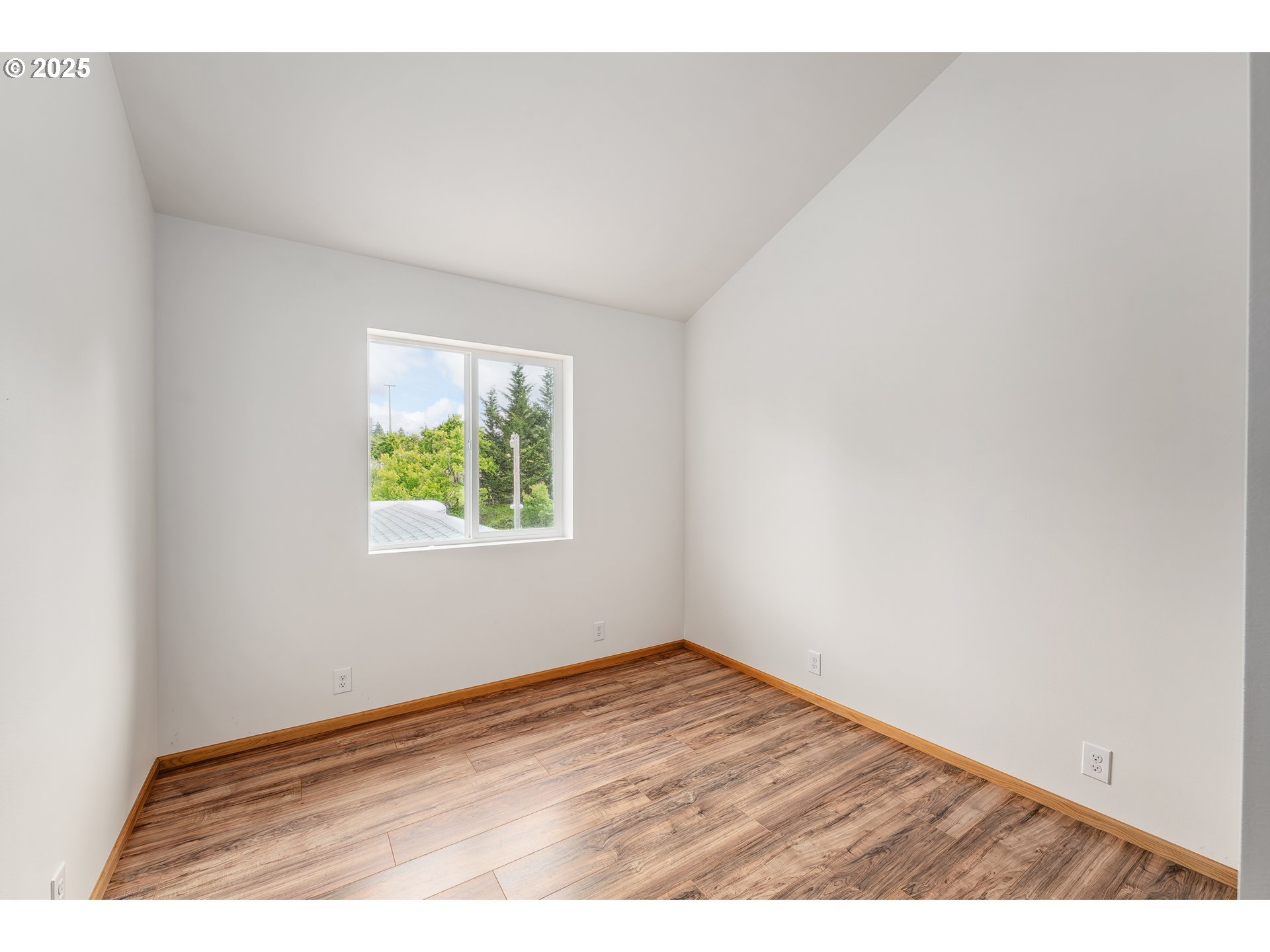 250 Valley View Road Sutherlin, OR 97479 - Photo 26 of 46 Bathroom