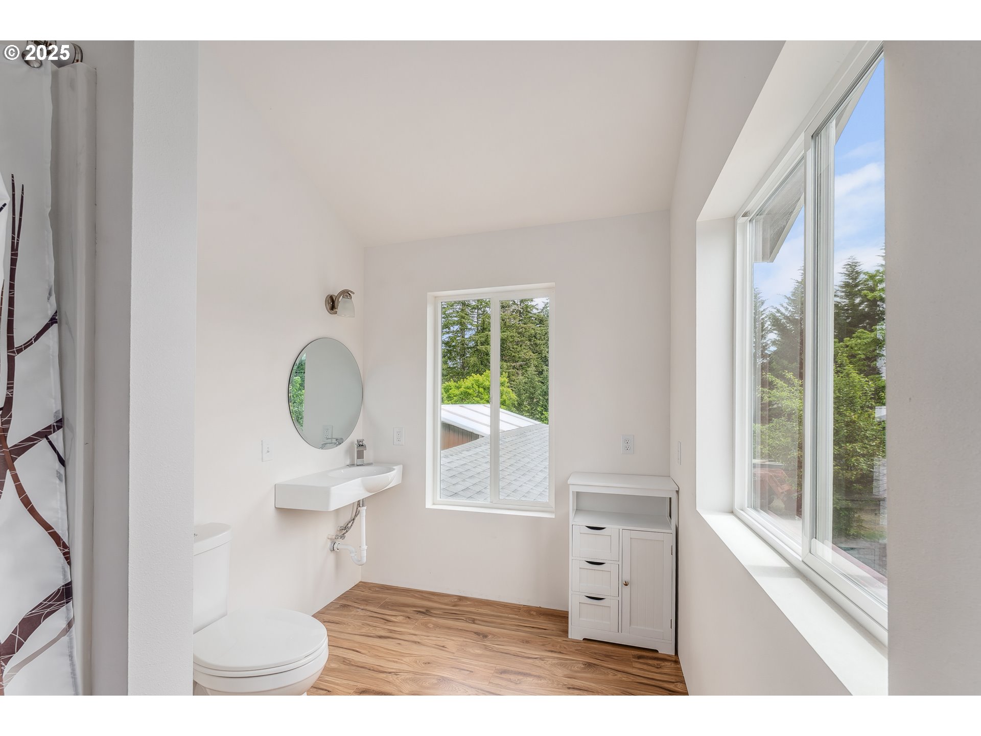 250 Valley View Road Sutherlin, OR 97479 - Photo 28 of 46 Bedroom