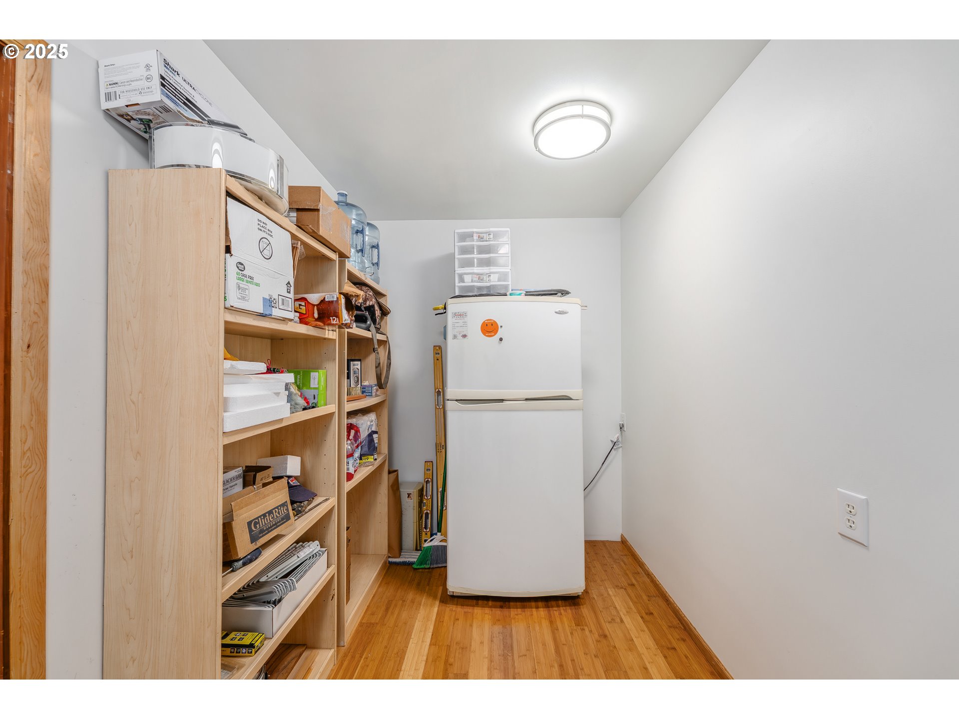 250 Valley View Road Sutherlin, OR 97479 - Photo 10 of 46 Owner's Suite Bedroom