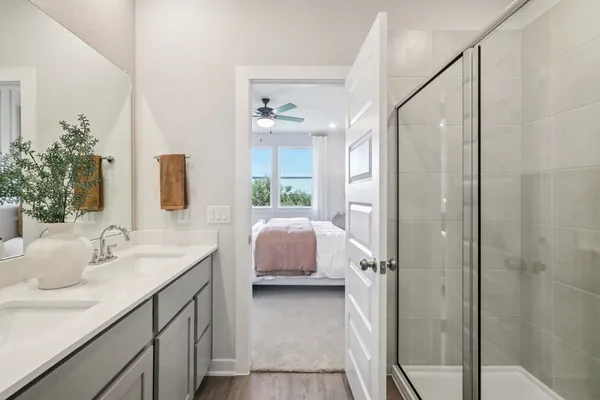 a en suite bathroom with a double vanity sink and mirror