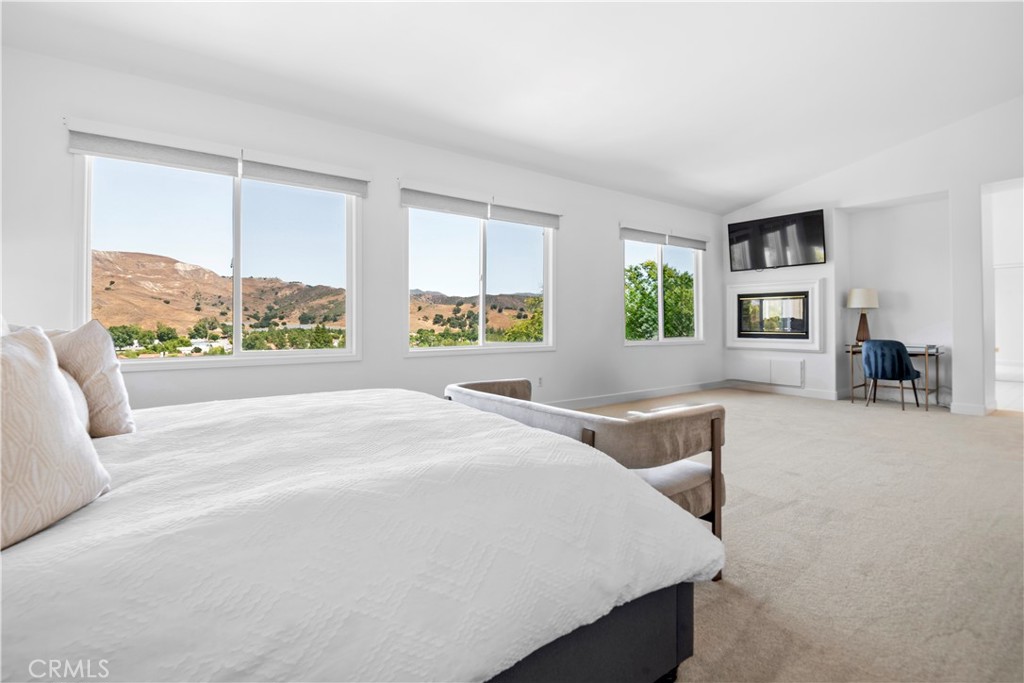 3966 Leighton Point Road Calabasas, CA 91301 - Photo 13 of 37 Primary bedroom