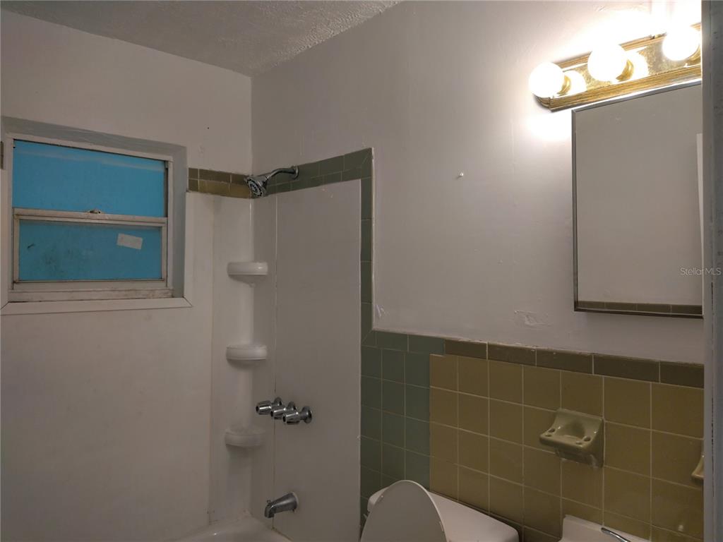 2008 Northwest 14th Street Ocala, FL 34475 - Photo 17 of 18 a bathroom with a shower