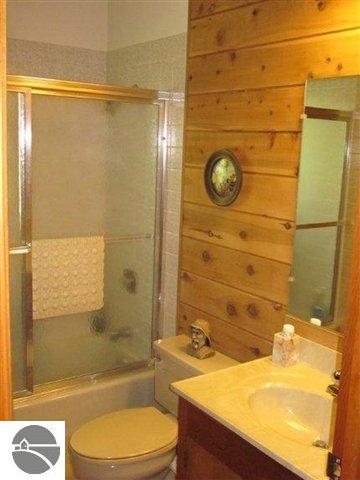 8186 South Dunns Farm Road Maple City, MI 49664 - Photo 22 of 27 1745001-21.JPG