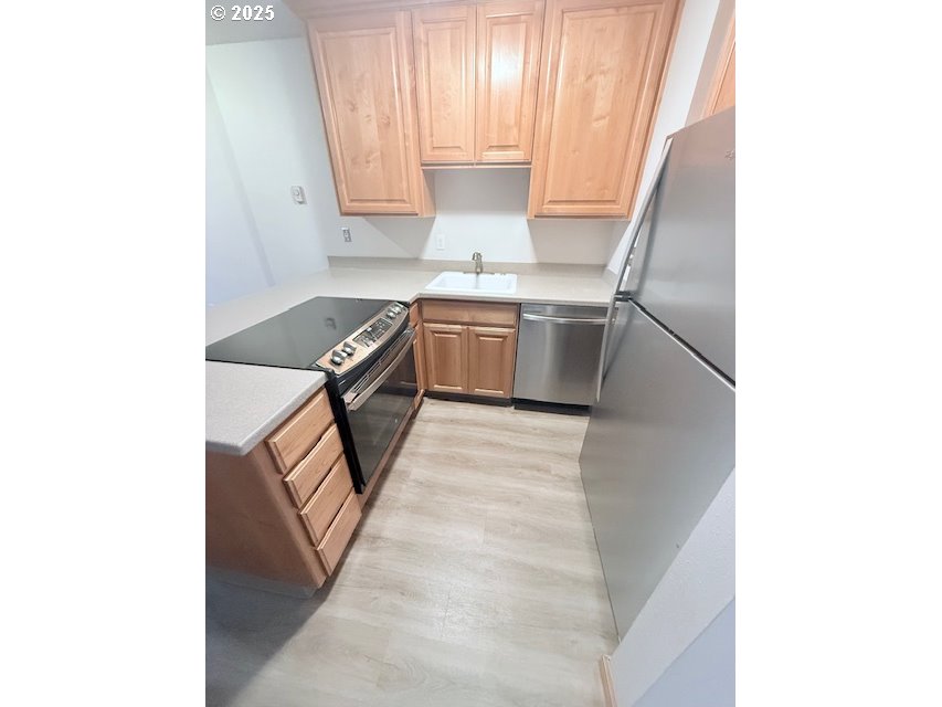 5230 Southwest 42nd Avenue Portland, OR 97221 - Photo 7 of 25