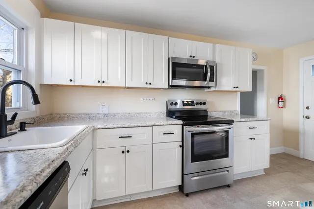 $285,000 | 581 High Street, Middletown, CT 06457