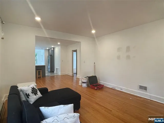 $3,000 | 134 Highland Avenue, Unit 1, Midland Park, NJ 07432