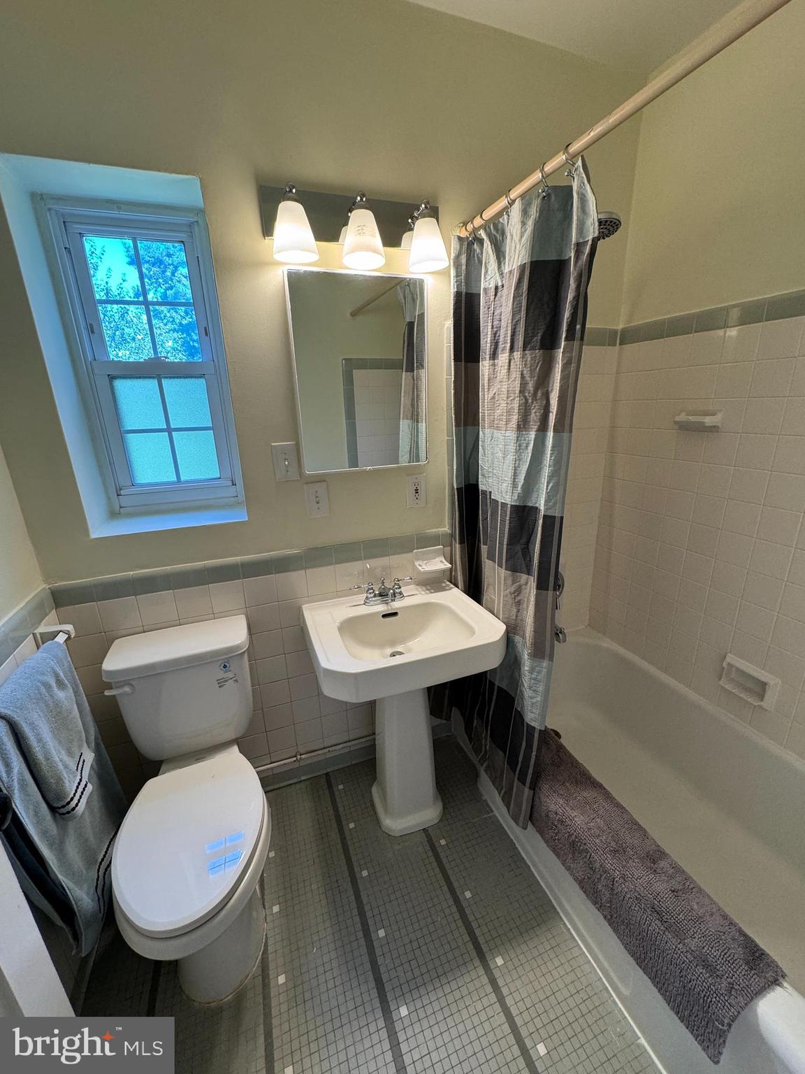 3209 Gunston Road Alexandria, VA 22302 - Photo 5 of 28 Gallery Image 5