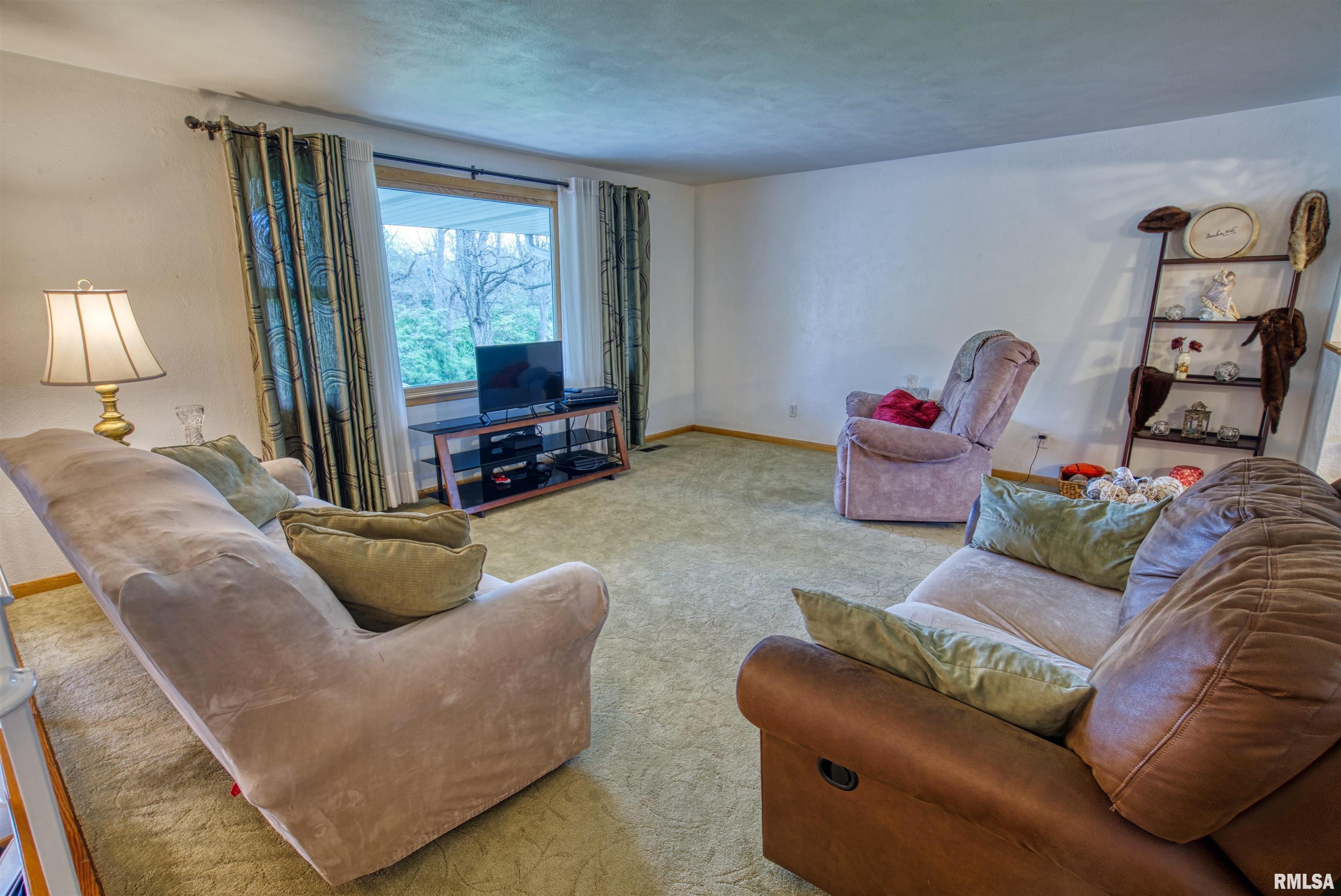 4353 North Koerner Road Peoria, IL 61615 - Photo 4 of 52 Gallery Image 4