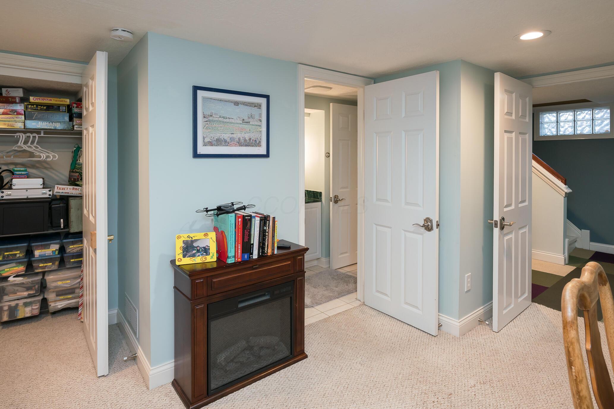459 Tibet Road Columbus, OH 43202 - Photo 31 of 42 Lower lever office, full bath, closet with elfa shelving