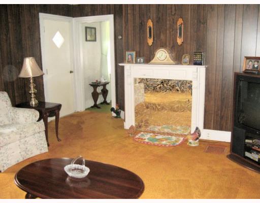 250 Mountain Road Uniontown, PA 15401 - Photo 6 of 10 Living Room.