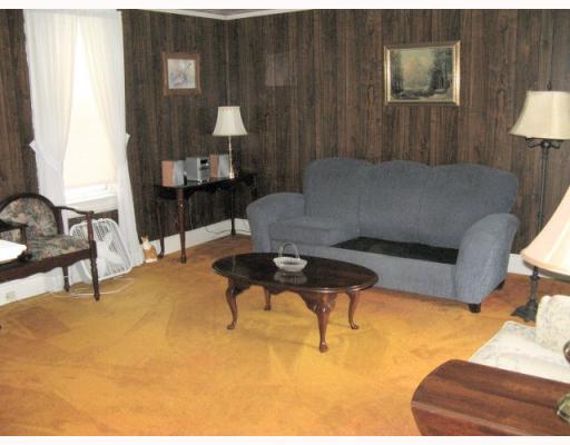 250 Mountain Road Uniontown, PA 15401 - Photo 7 of 10 Living Room.