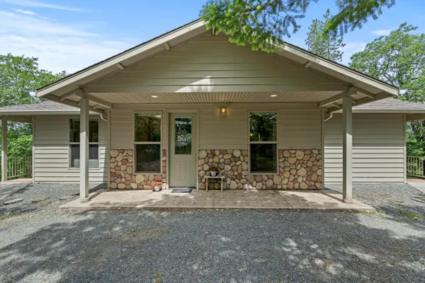 $890,000 | 466 Three Pines Road, Grants Pass, OR 97526