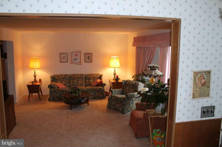 3612 Templar Road Randallstown, MD 21133 - Photo 7 of 30 Living room