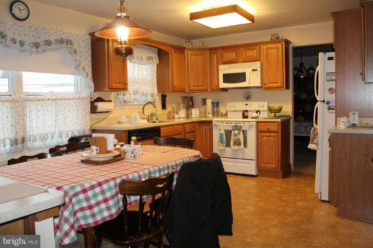 3612 Templar Road Randallstown, MD 21133 - Photo 10 of 30 Eat in kitchen
