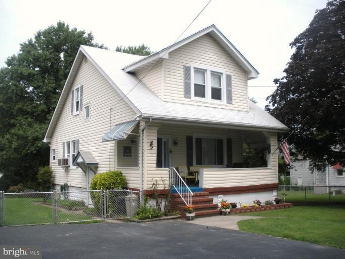 7308 Manchester Road Dundalk, MD 21222 - Photo 1 of 15 Exterior (Main)