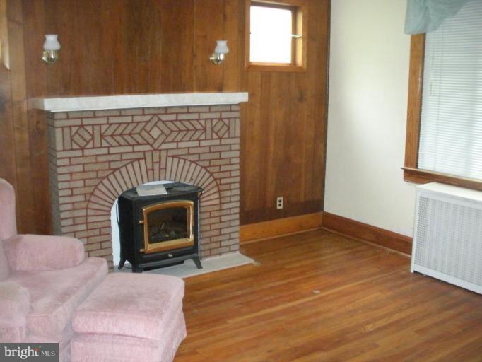 7308 Manchester Road Dundalk, MD 21222 - Photo 4 of 15 Living Room