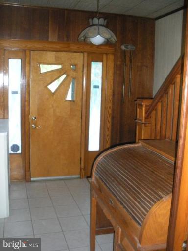 7308 Manchester Road Dundalk, MD 21222 - Photo 7 of 15 Entrance / Foyer