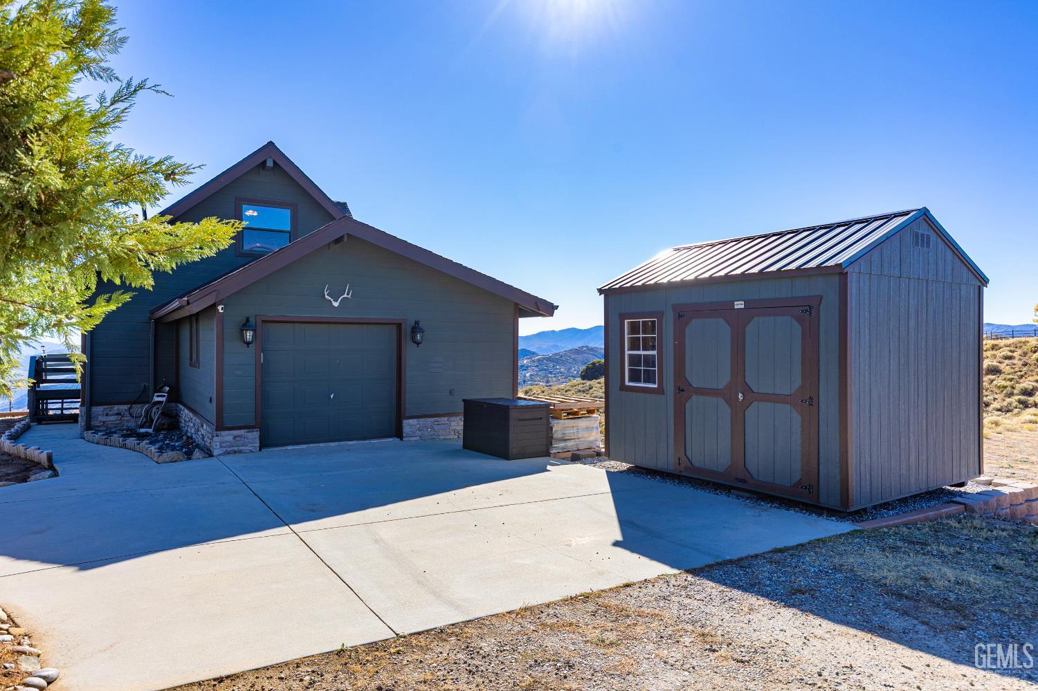 Undisclosed Address Tehachapi, CA 93561 - Photo 28 of 42 a front view of house with a garden