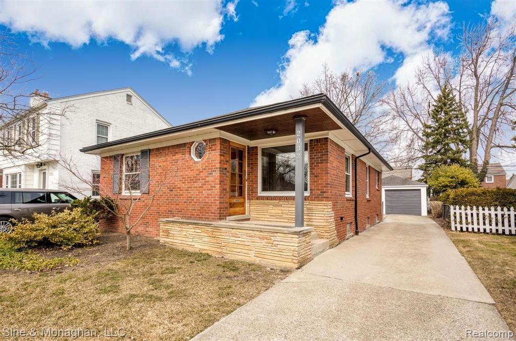 2032 Oxford Road Grosse Pointe Woods, MI 48236 - Photo 1 of 19