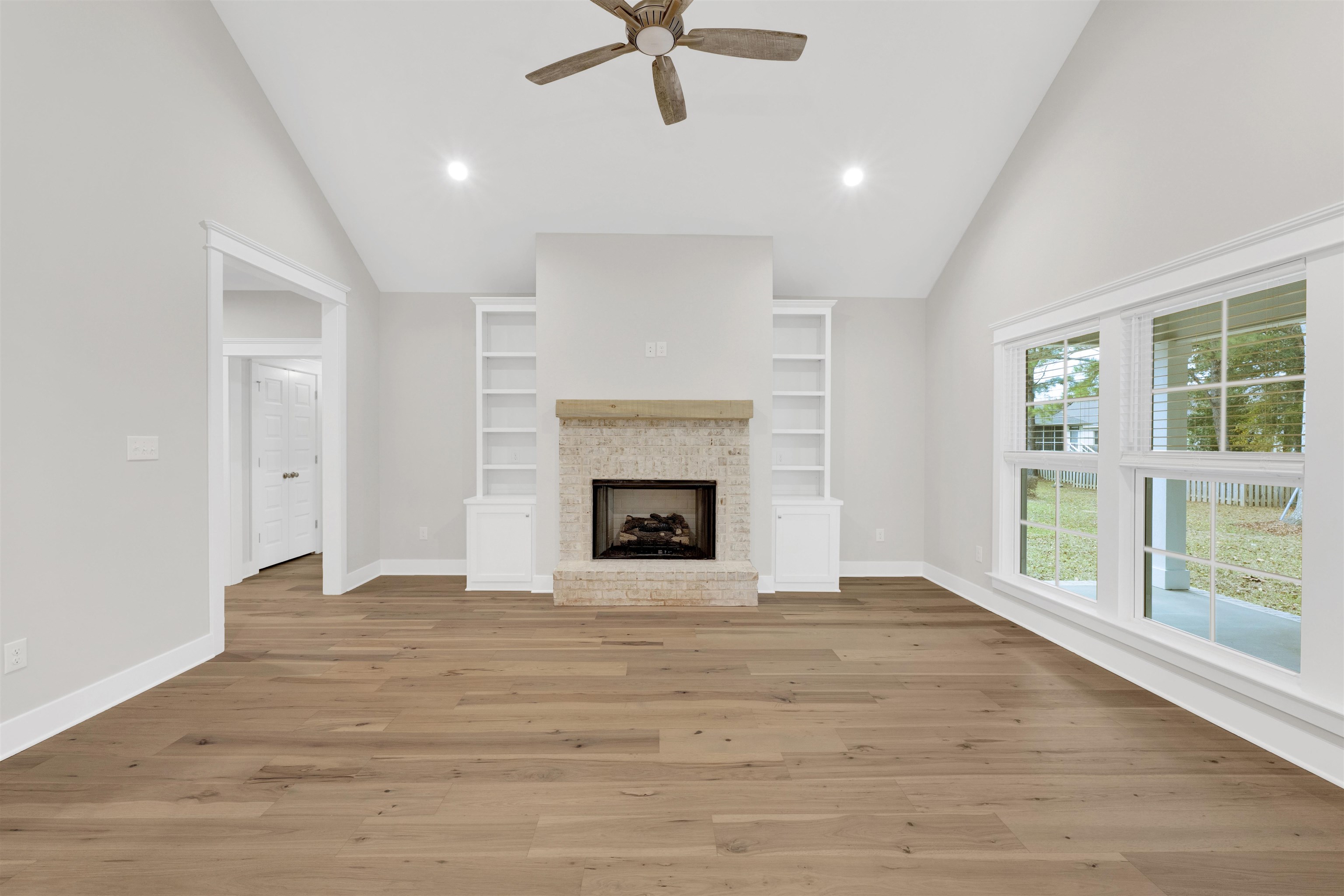 393 Scarlett Avenue Fairhope, AL 36532 - Photo 9 of 27 Living Room
