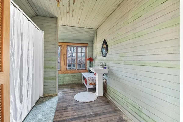$235,000 | 411 Willcox Street, Anahuac, TX 77514