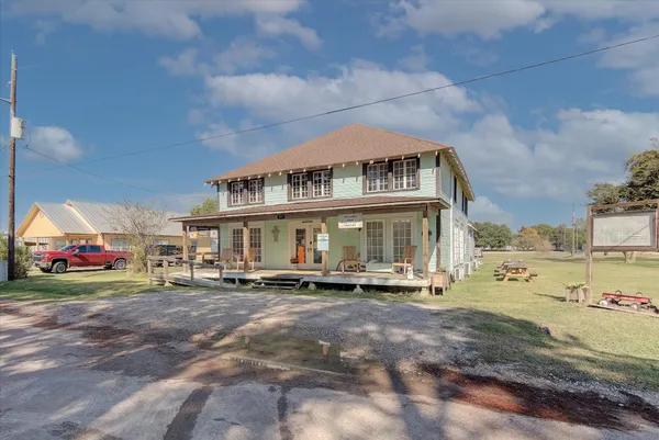 $235,000 | 411 Willcox Street, Anahuac, TX 77514