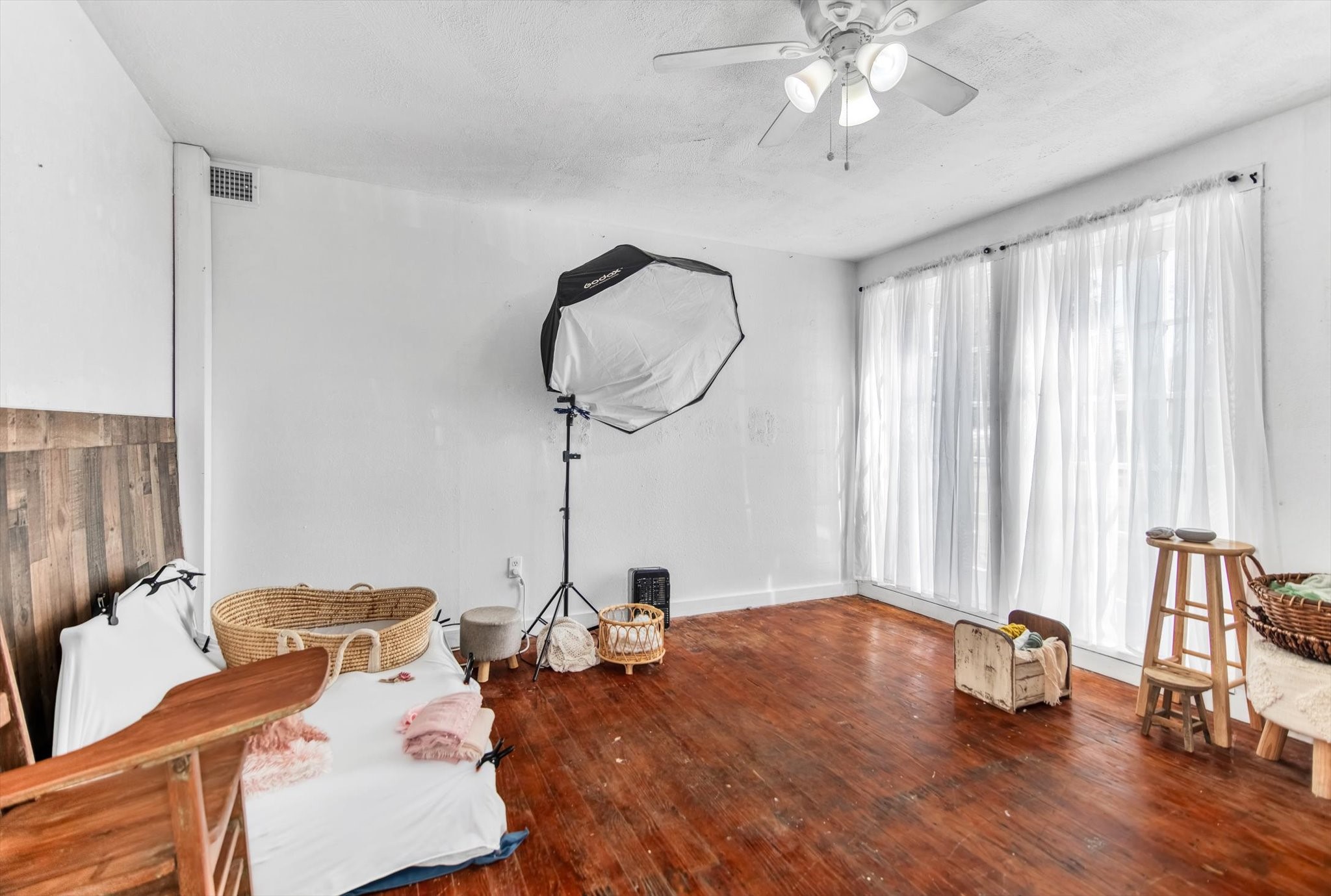 411 Willcox Street Anahuac, TX 77514 - Photo 24 of 50 a very nice looking room with a large window
