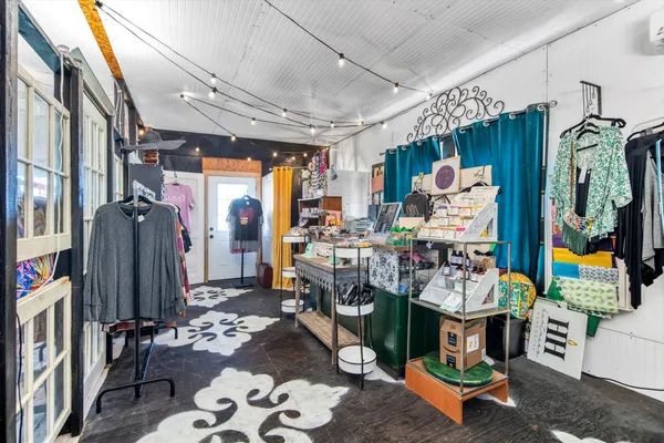 $235,000 | 411 Willcox Street, Anahuac, TX 77514