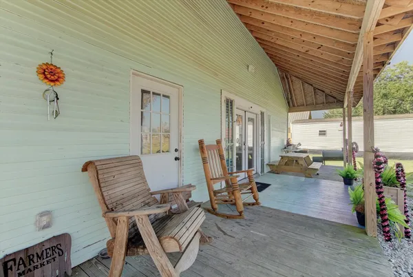 $235,000 | 411 Willcox Street, Anahuac, TX 77514