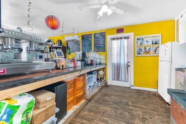 $235,000 | 411 Willcox Street, Anahuac, TX 77514