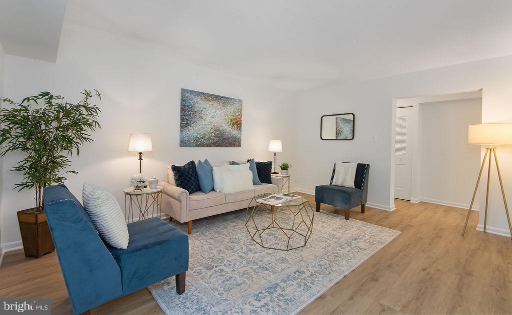 11600 Stoneview Square, Unit 60/2B Reston, VA 20191 - Photo 11 of 27 a living room with furniture and a potted plant