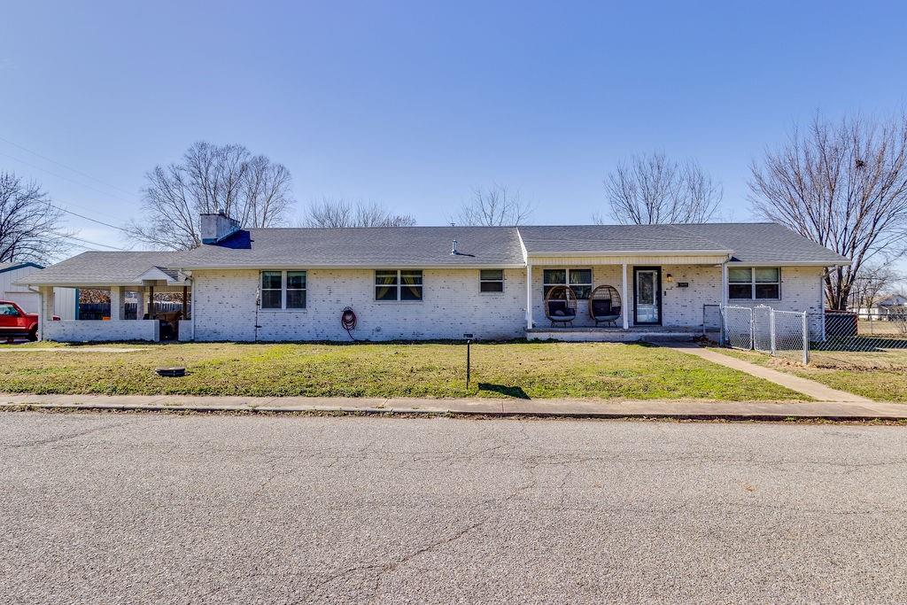 1409 Cleveland Avenue Baxter Springs, KS 66713 - Photo 1 of 28