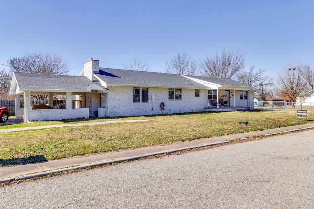 1409 Cleveland Avenue Baxter Springs, KS 66713 - Photo 2 of 28