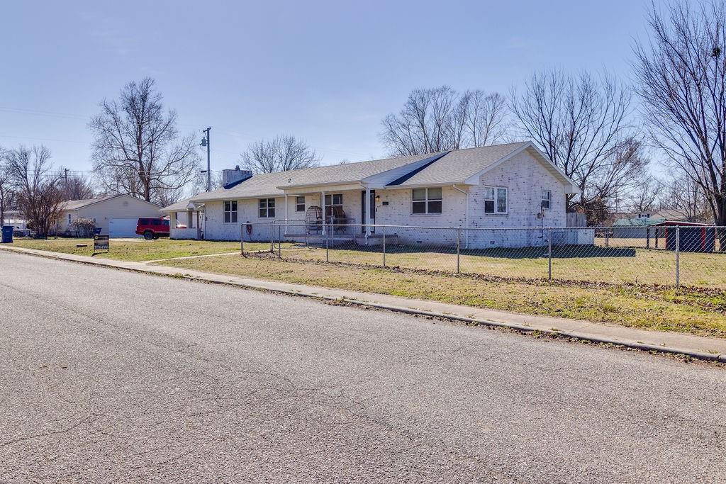 1409 Cleveland Avenue Baxter Springs, KS 66713 - Photo 3 of 28