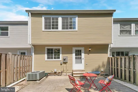 $795,000 | 2038 Brooks Square Place, Falls Church, VA 22043
