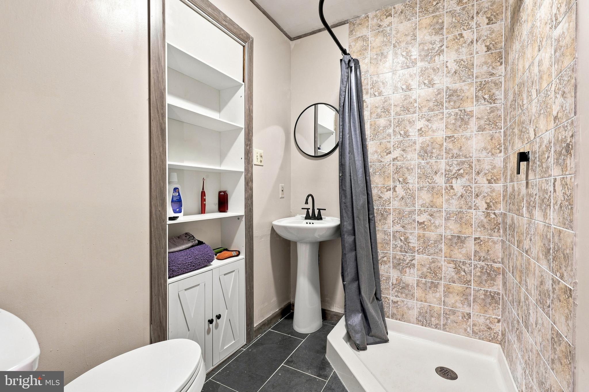 86 Spur Road Martinsburg, WV 25404 - Photo 12 of 30 Hall bath 2 w/ built-ins pedestal sink and shower