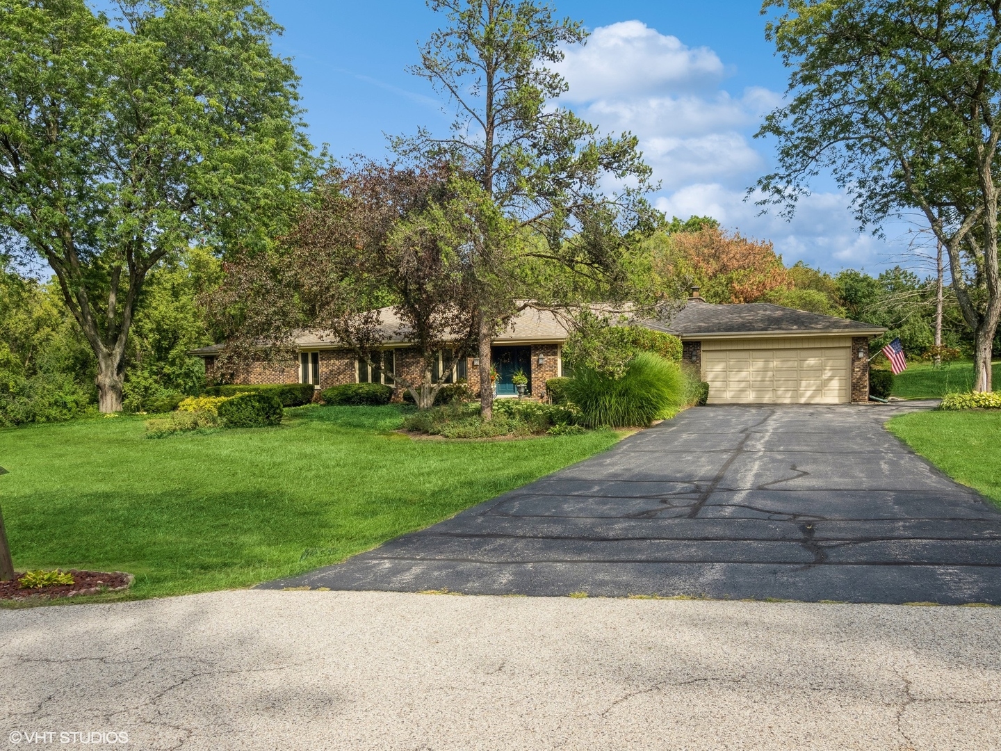 2720 South Red Barn Road Crystal Lake, IL 60012 - Photo 1 of 40 Gallery Image 1
