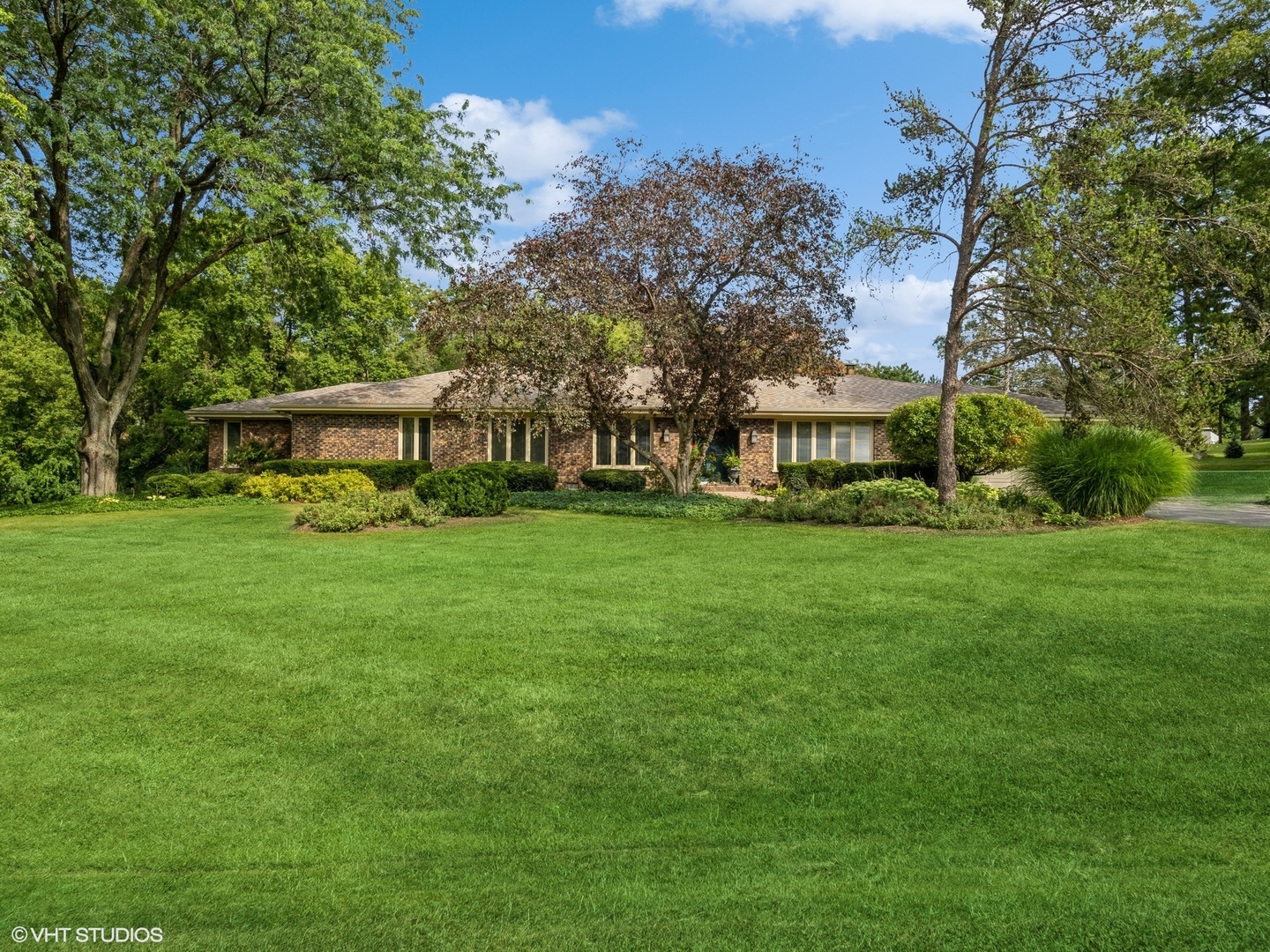 2720 South Red Barn Road Crystal Lake, IL 60012 - Photo 3 of 40 Gallery Image 3
