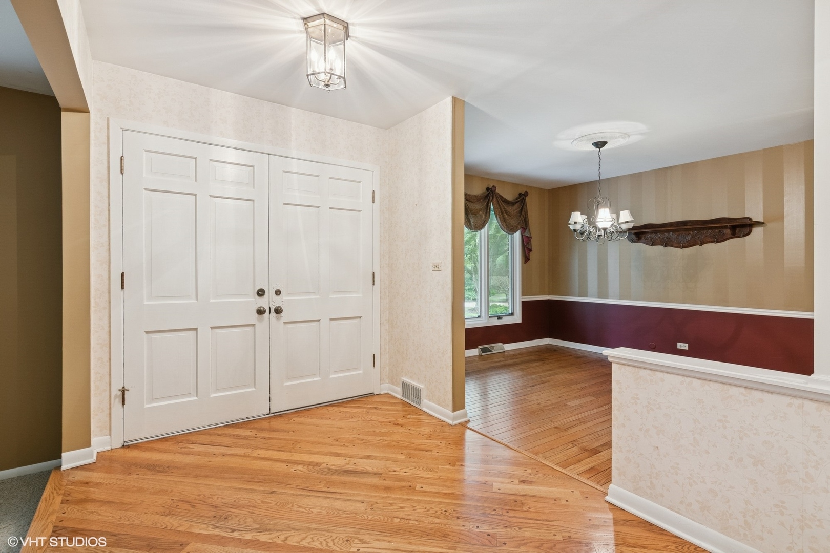 2720 South Red Barn Road Crystal Lake, IL 60012 - Photo 5 of 40 Gallery Image 5