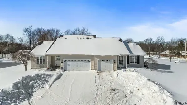 $319,900 | 4753 East Highland Parkway, Hamburg, NY 14219