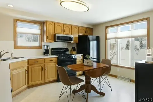 $319,900 | 4753 East Highland Parkway, Hamburg, NY 14219